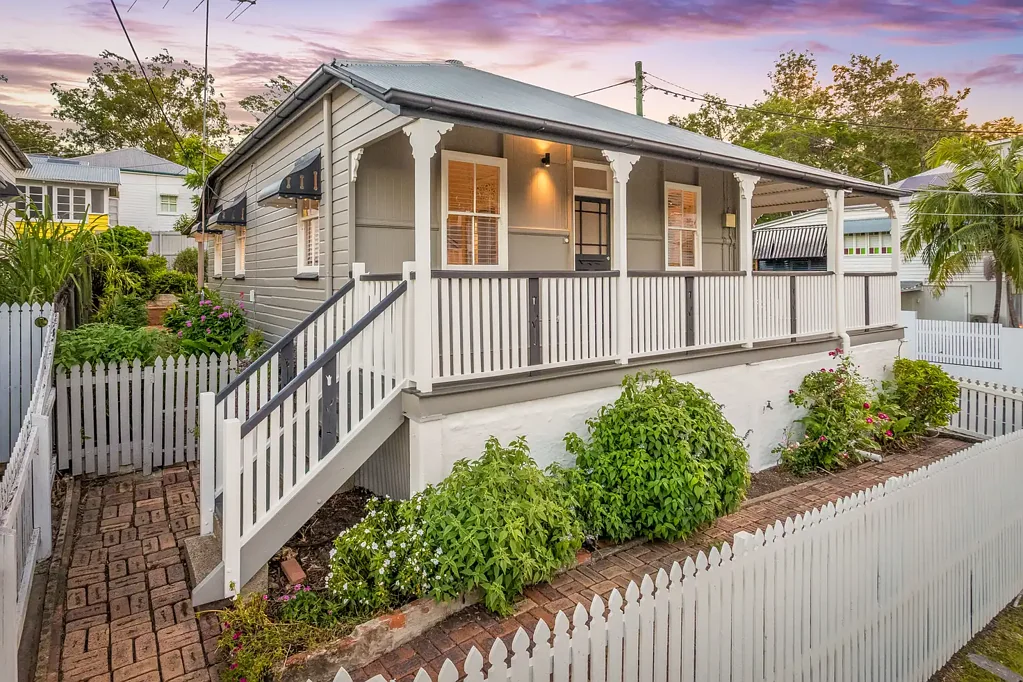 Kelvin Grove 3 Slaapkamer Charm, Value, & Easy Living in a Location That Delivers you Everything!