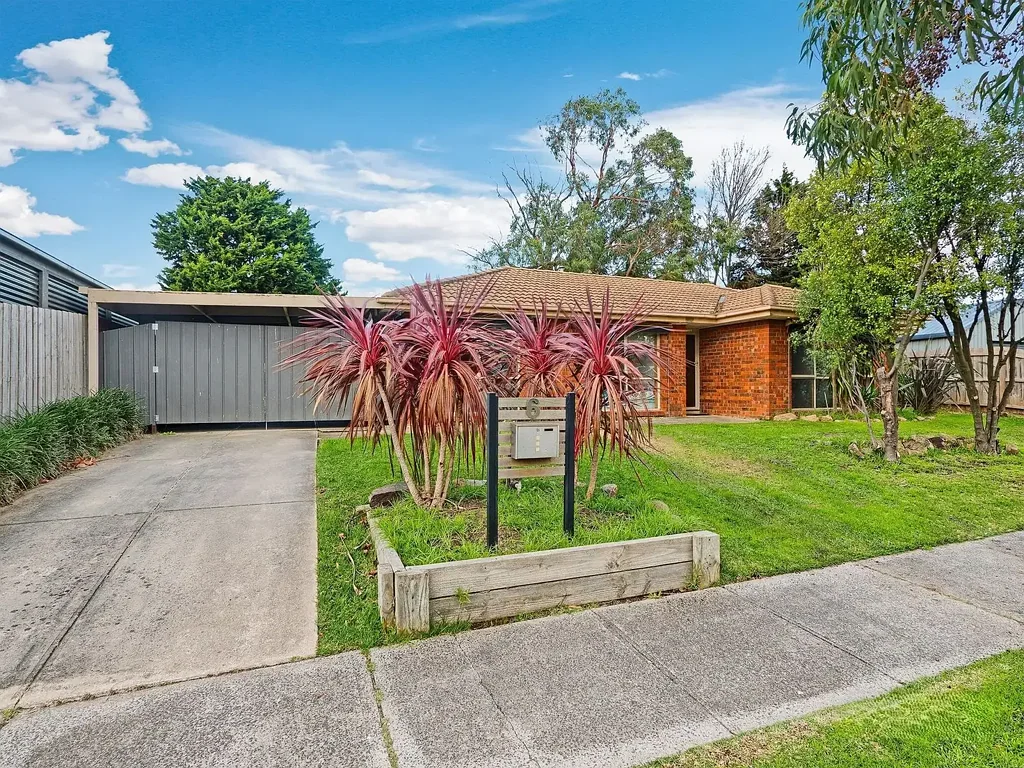 ✨ Comfortable & Well-Located Family Home in Cranbourne West!