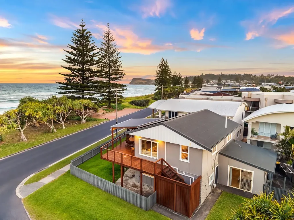 Lennox Head 4બેડરૂમ Exceptional Pacific Parade Position with Exciting Future Potential