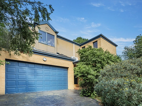 Neat and Cosy Townhouse in Blackburn North