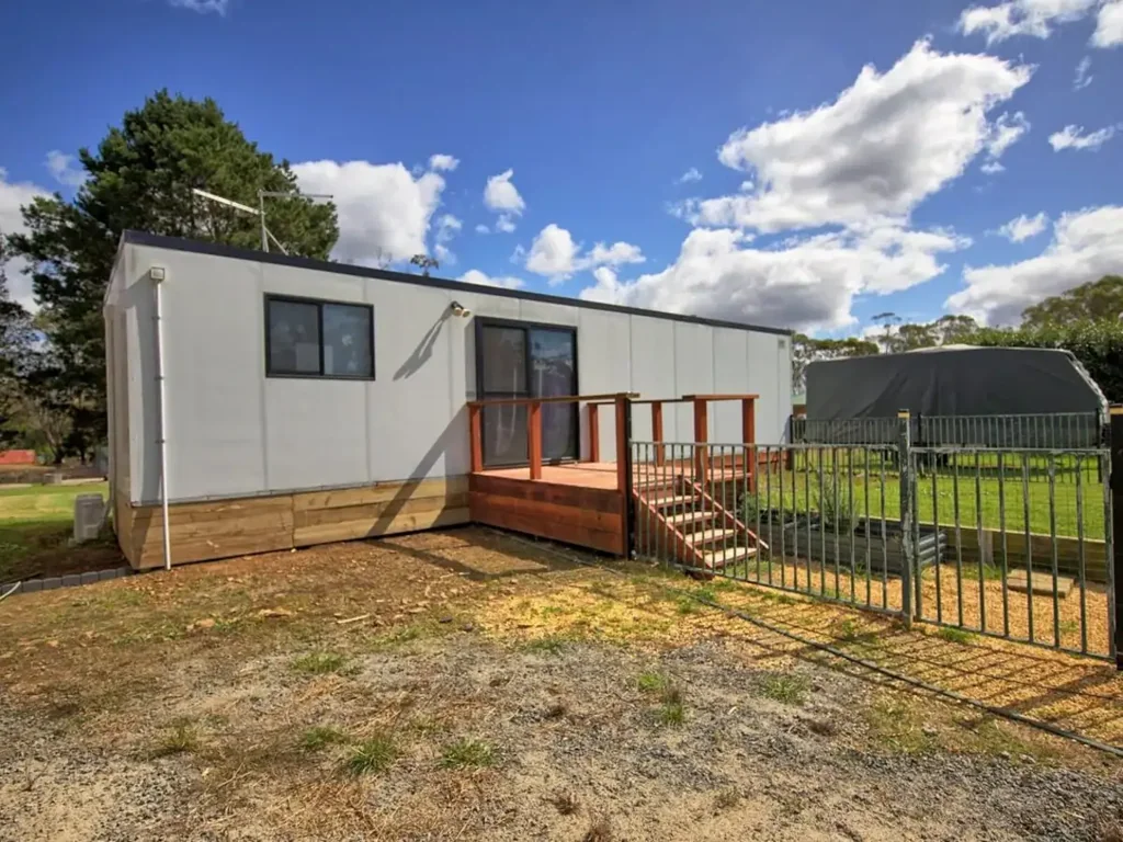 Charming One-Bedroom Tiny Home in Peaceful Balmoral Village