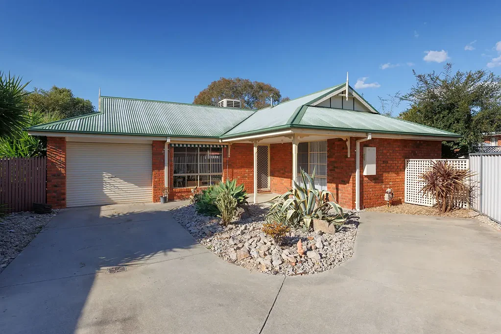 2/8 Kingsbury Court, West Wodonga, VIC 3690