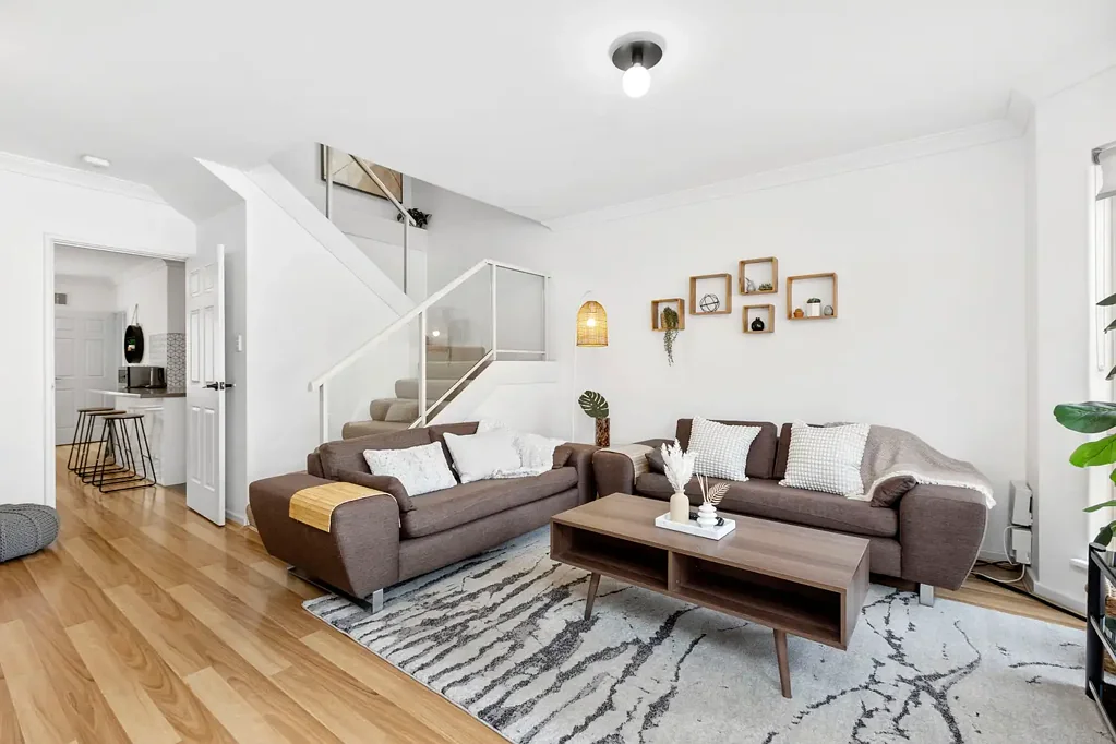 Fully Furnished Luxury Townhouse in Perfect Location