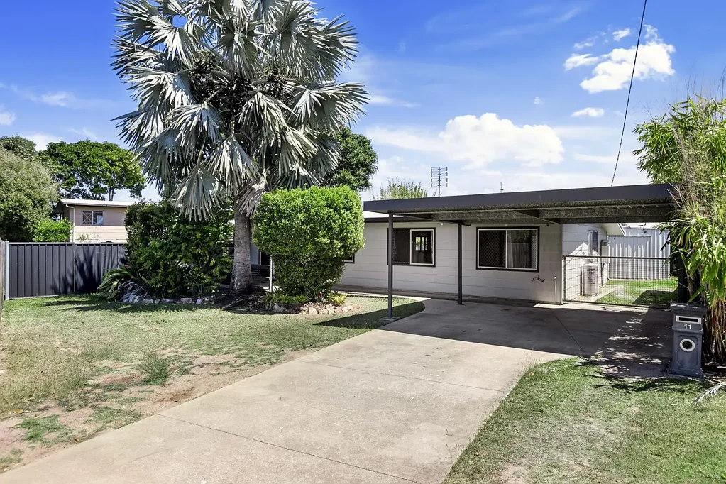 Torquay 2બેડરૂમ A Practical Home with Genuine Potential, Moments from the Beach