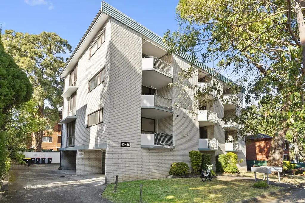 Sunny Apartment in Convenient Location
