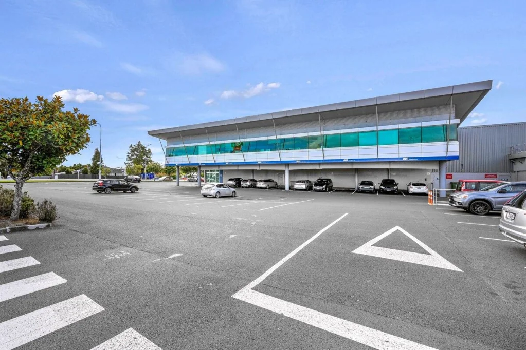 Henderson Prominent Lincoln Road office. 1,113sqm + 21 parks