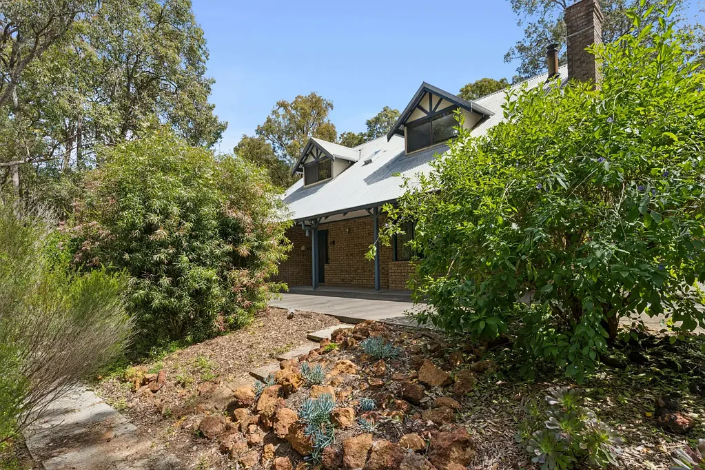 28 Simons Drive, Roleystone, WA 6111