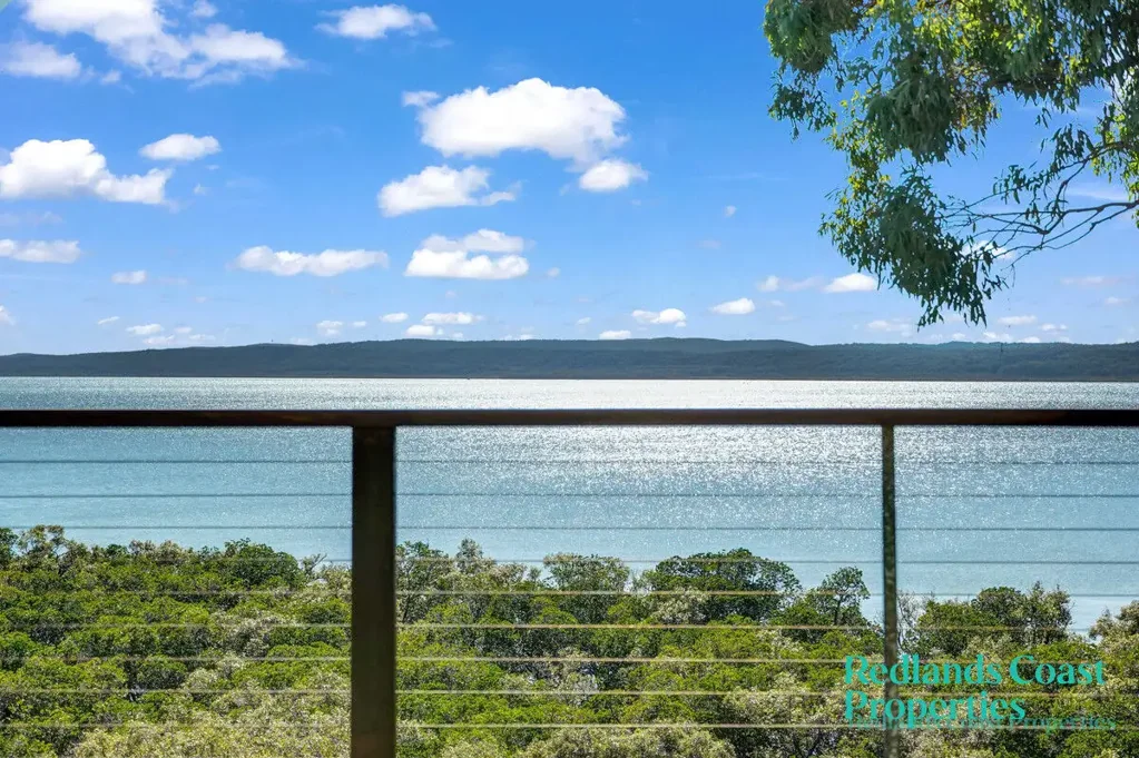 Macleay Island 4कमरा MAGNIFICENT HOME WITH PANORAMIC BAY VIEWS
