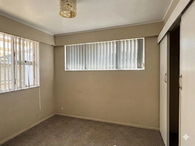 Warm 2-bedroom brick and tile built house at Papakura