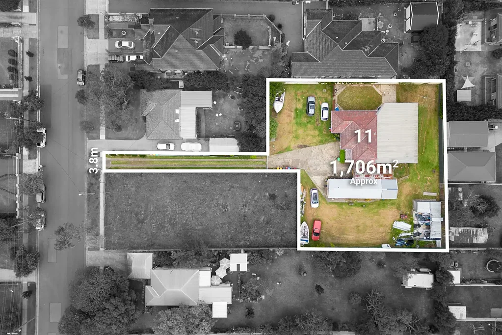 Toongabbie 5部屋 Expansive family living on 1,701m²