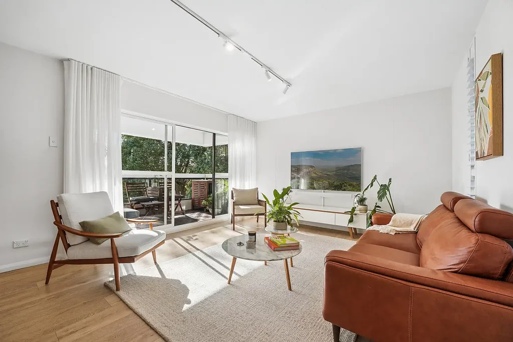 Bellevue Hill 2房 位于 Double Bay Village 边缘的宁静设计师天堂，享有海港美景 A Tranquil Designer Haven with Harbour Glimpses on the Edge of Double Bay Village