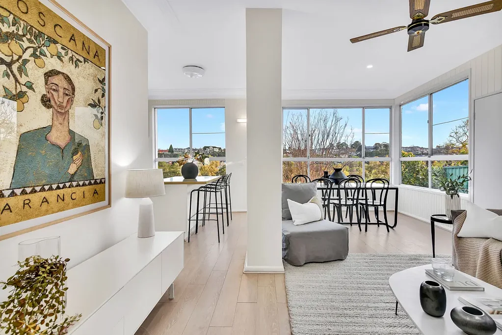 Marrickville 2 Slaapkamer A hilltop haven with wide park views
