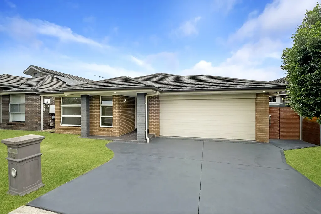SPACIOUS FAMILY HOME IN PRIZED LOCALE!