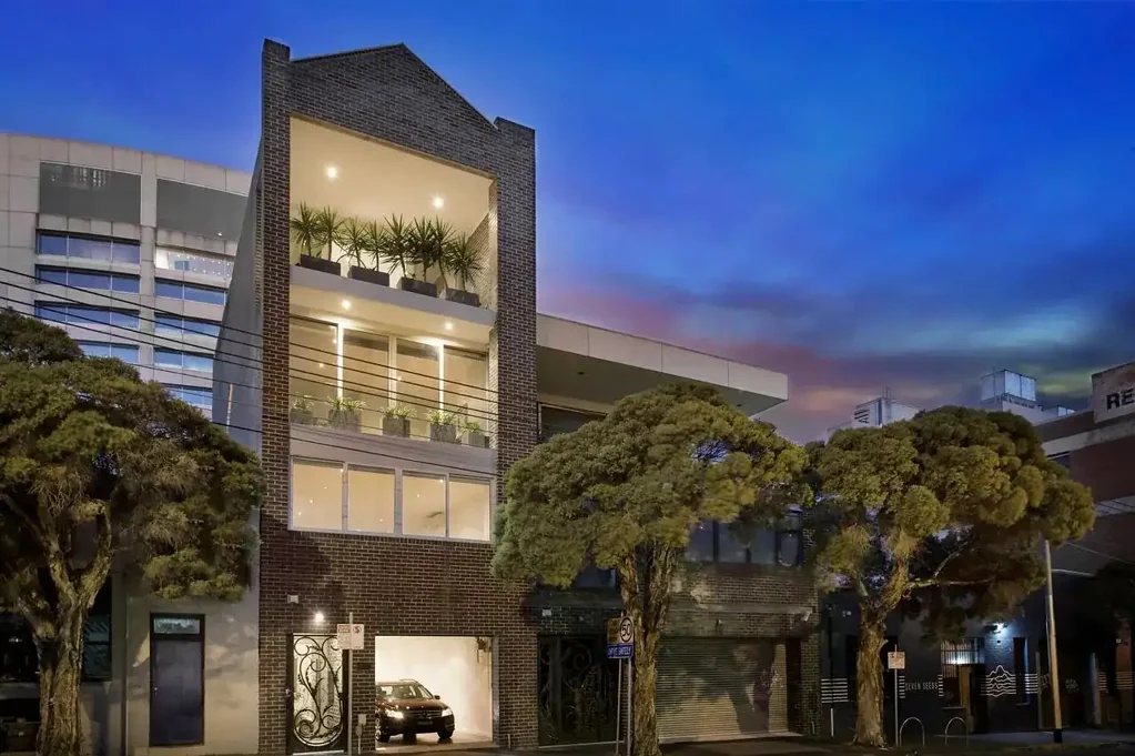 Contemporary Luxury Residence in Carlton