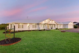 37 Vigneron Avenue, Batesford