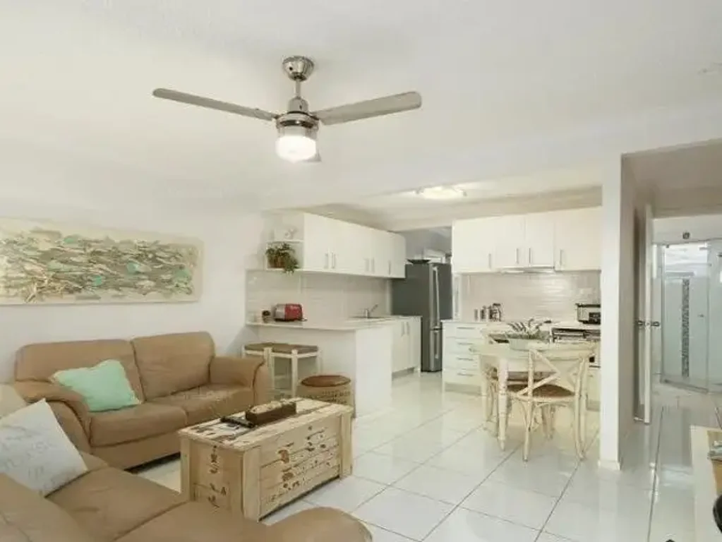 FUNKY RENOVATED APARTMENT LIVING