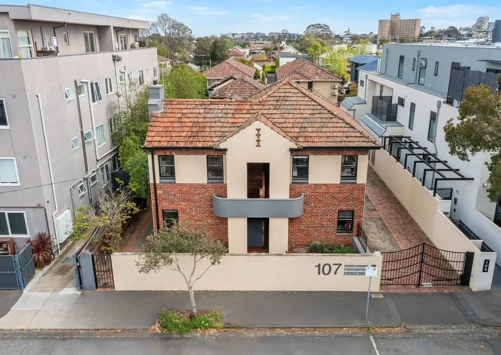 Spacious Art Deco Living with a Private Courtyard