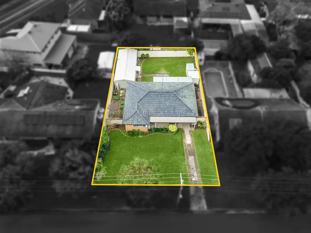 South Penrith 3房 宽敞三卧主宅 私密宁静布局 独立工作室 双高端浴室 高端中央岛台 有盖车棚 围合户外空间 Family Home Plus a Separate Teenage Retreat!