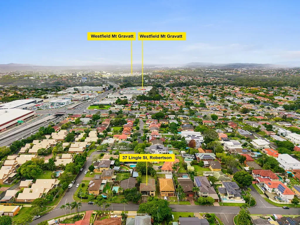 Robertson 3Moenga Spacious Family Living with Exceptional Flexibility in a Prestigious Robertson Address