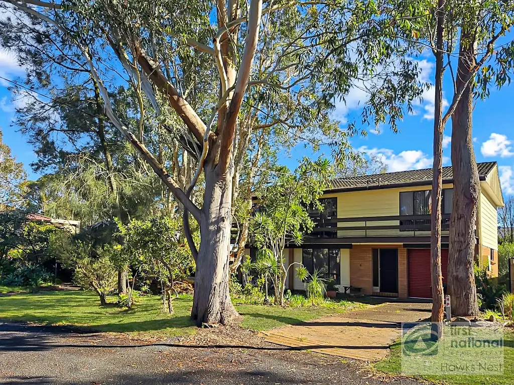 Hawks Nest 4બેડરૂમ Spacious coastal home with excellent holiday or investment appeal