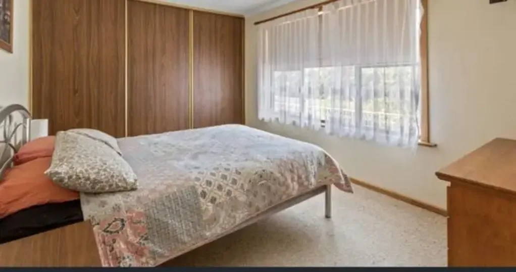 1 Bed Cottage adjacent Long Beach National Park entry - Shed possibly available