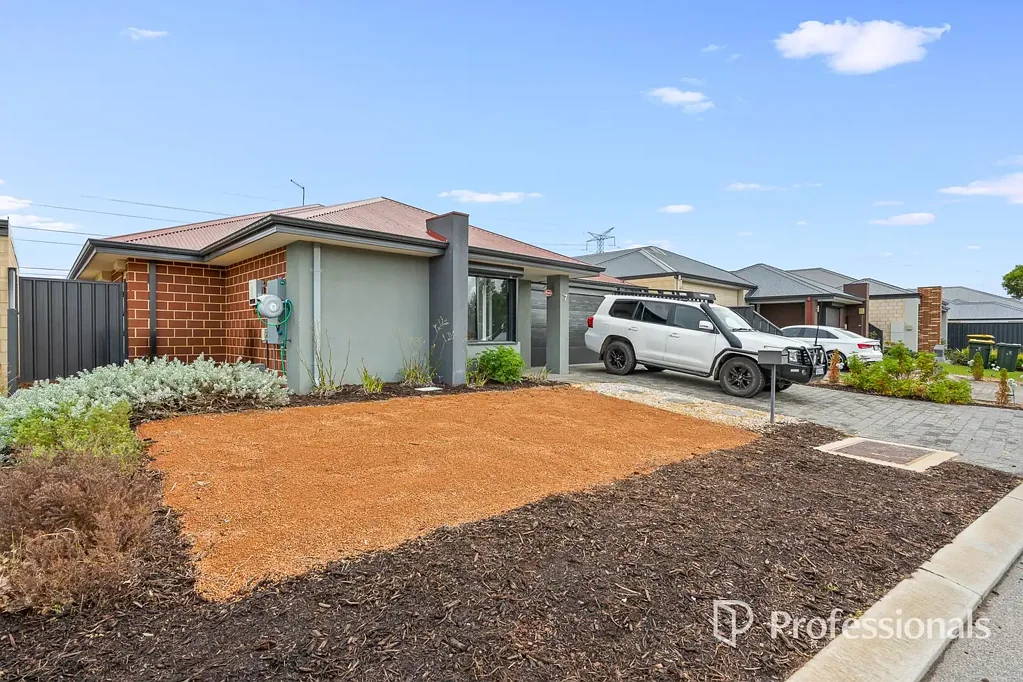 Midvale 4Kwarto SOLAR, ROLLAR SHUTTERS, BUTTLER PANTRY, STUDY, THEATRE, 4 BEDROOMS