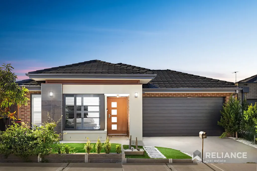 Mambourin 4 Bedroom Multiple Living Areas, Walk to Laa Yulta Primary and Good News Lutheran College!