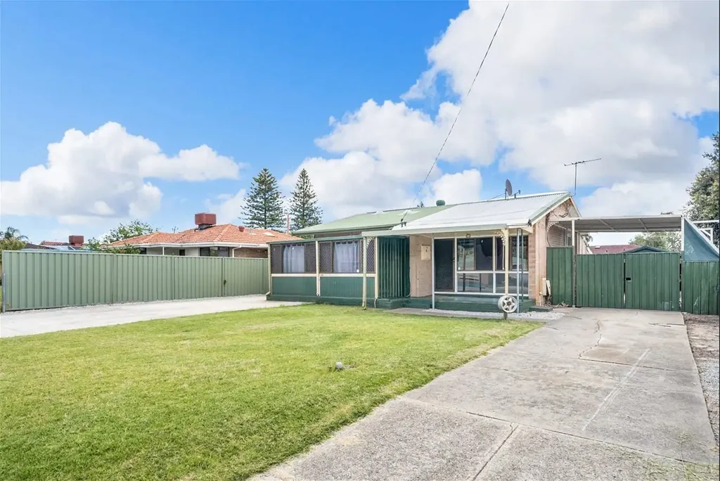 Cute 3 x 1 character home with large backyard in Langford