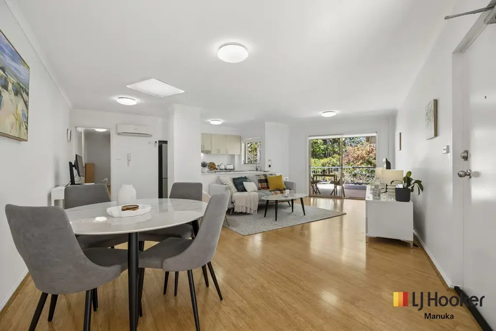 Kingston 2બેડરૂમ Inner South living, done right. Light, space and a leafy outlook.
