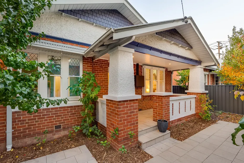 North Albury 3房  Classic Beauty Without the Compromise: Renovated, Functional and Flawless