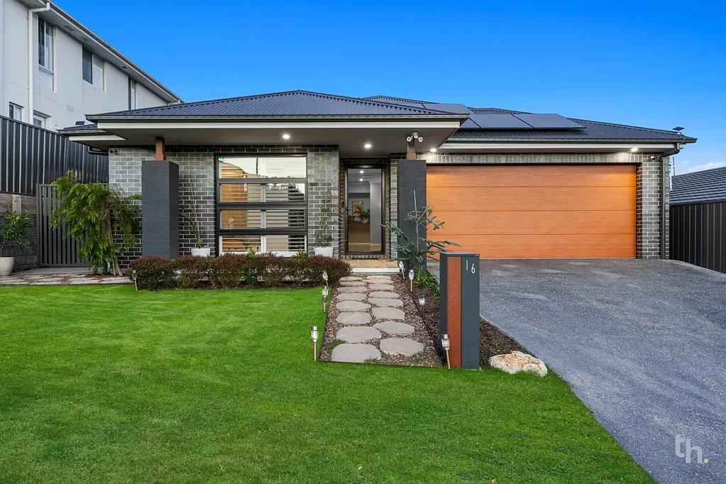 16 Goadsby Street, Cameron Park, NSW 2285