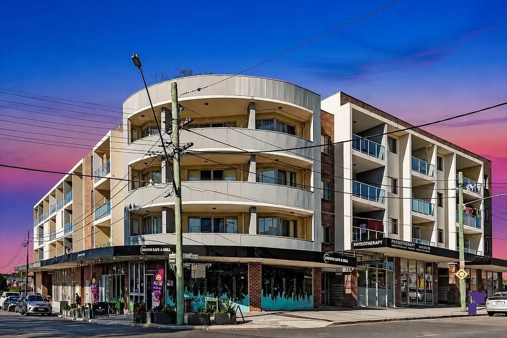 Sefton 2ห้องนอน Modern full-brick apartment just 160m from Sefton Station and local shops