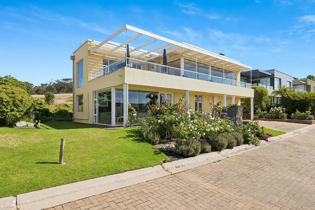 Encounter Bay 4Phòng ngủ An Iconic Bluffside Villa with World-Class Coastal Views