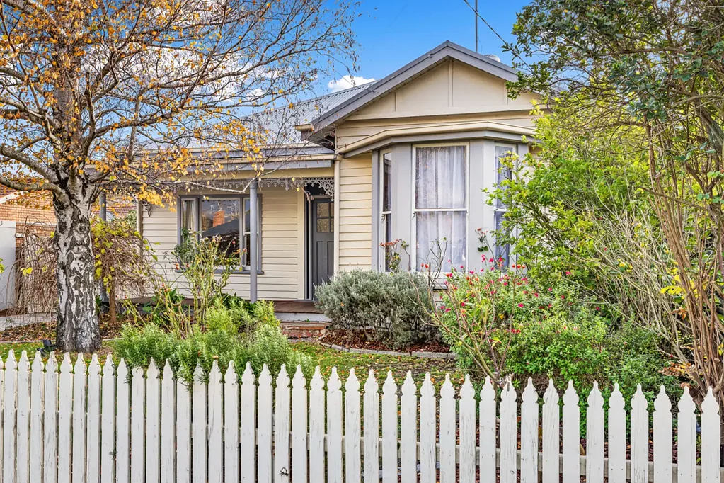 Redan 3房  Californian Bungalow With More Than Meets The Eye!