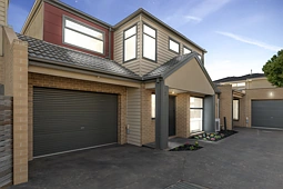 2/3 Montasell Avenue, Deer Park