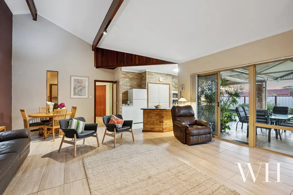 Leeming 4બેડરૂમ Generous Family Home: Elevated Position & Endless Possibilities