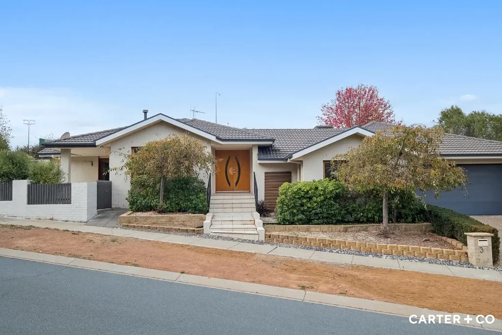 Ngunnawal 4部屋 Exceptional family home with golf course view