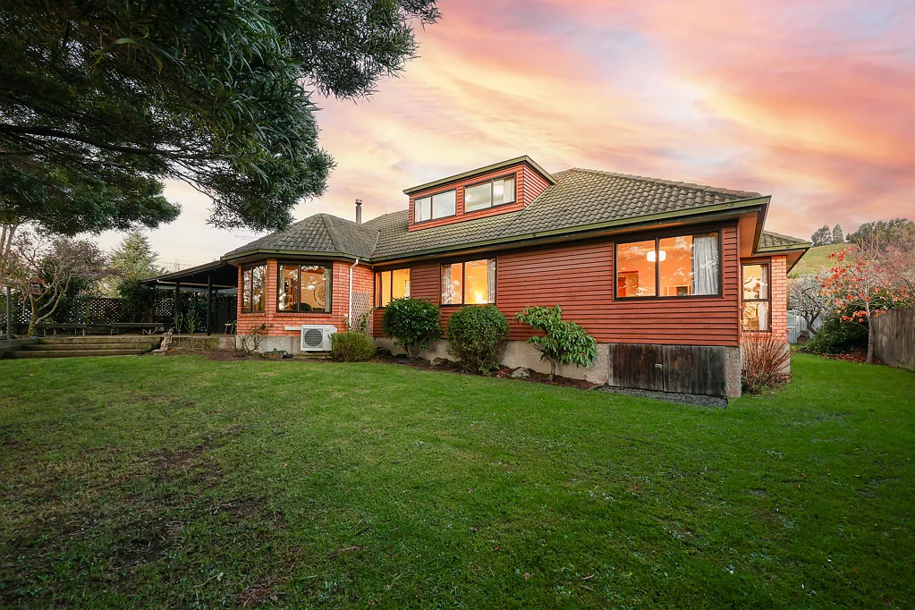 East Taieri 4ਬੈੱਡਰੂਮ A Quality Family Home with Room to Grow!