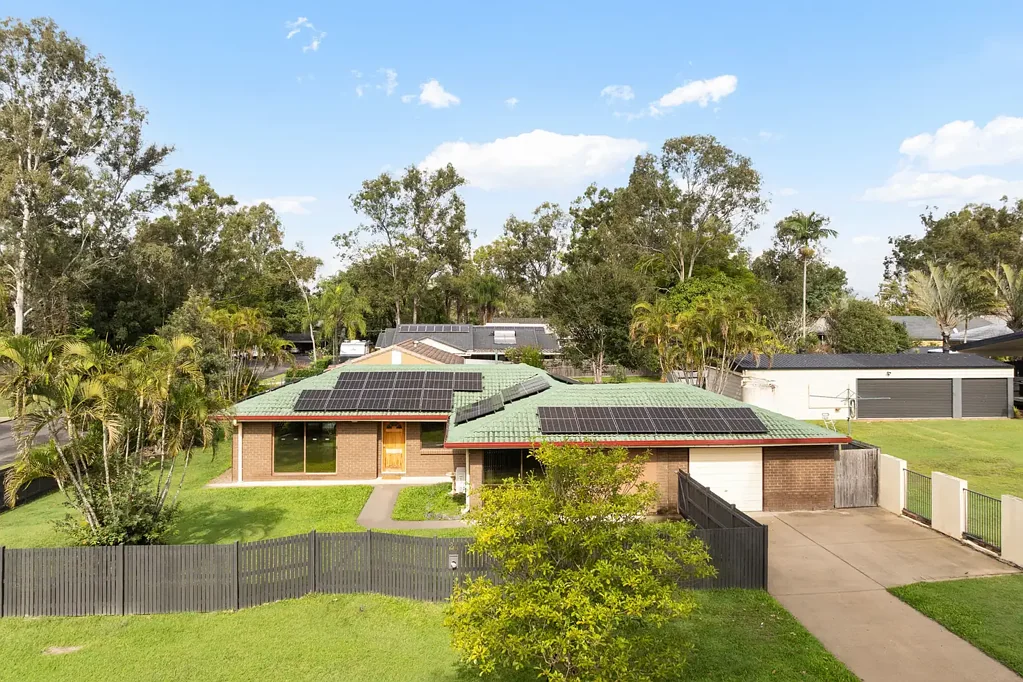 Karana Downs 4 Bedroom Walk to Parks, River Recreation & Golf - Easy Family Living in Karana Downs
