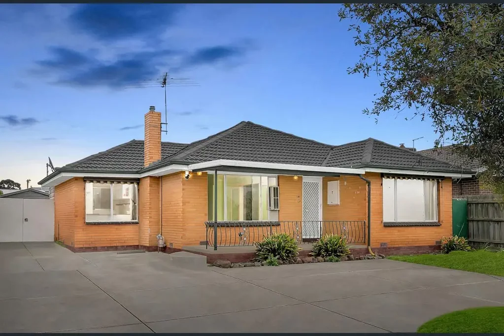 Family home in great location !!