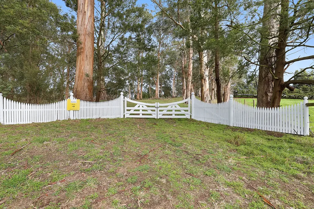 Hallora IDYLLIC, PRIVATE ACREAGE WITH BUILDING PERMIT
