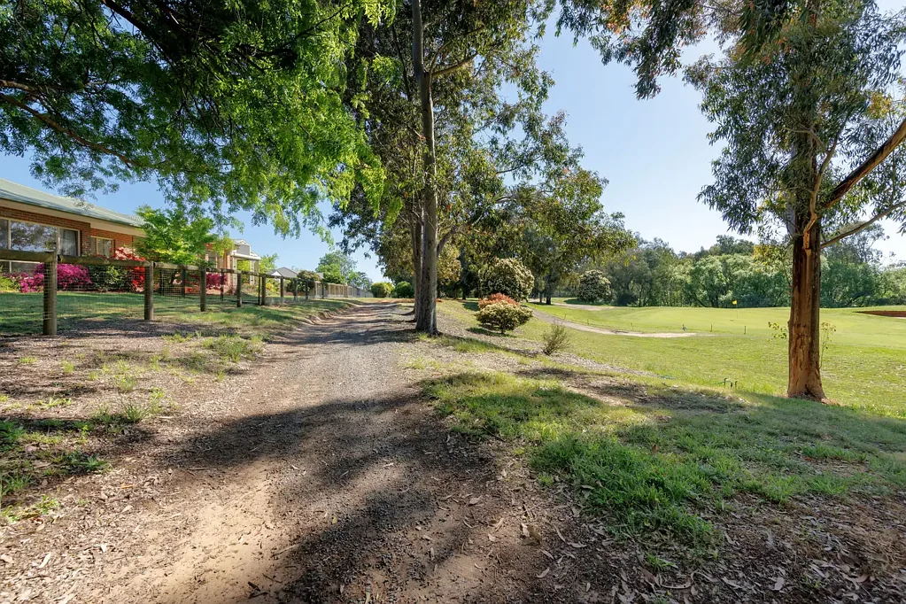 West Wodonga 4Kwarto WEST WODONGA - Golf Course Frontage, Magnificent Views & Exceptional Lifestyle