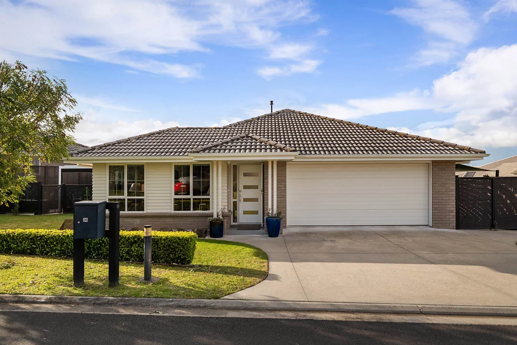 Katikati 3 Slaapkamer Golf Cart and Clubs Included!