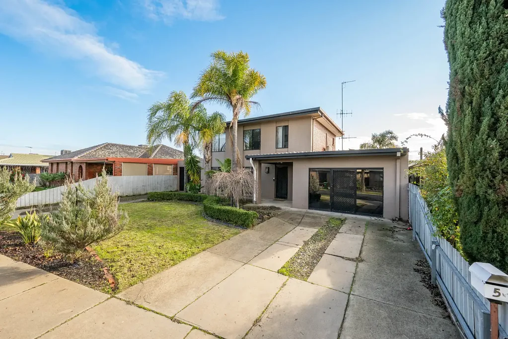 Shepparton 4房  Large Family Home with Shed!