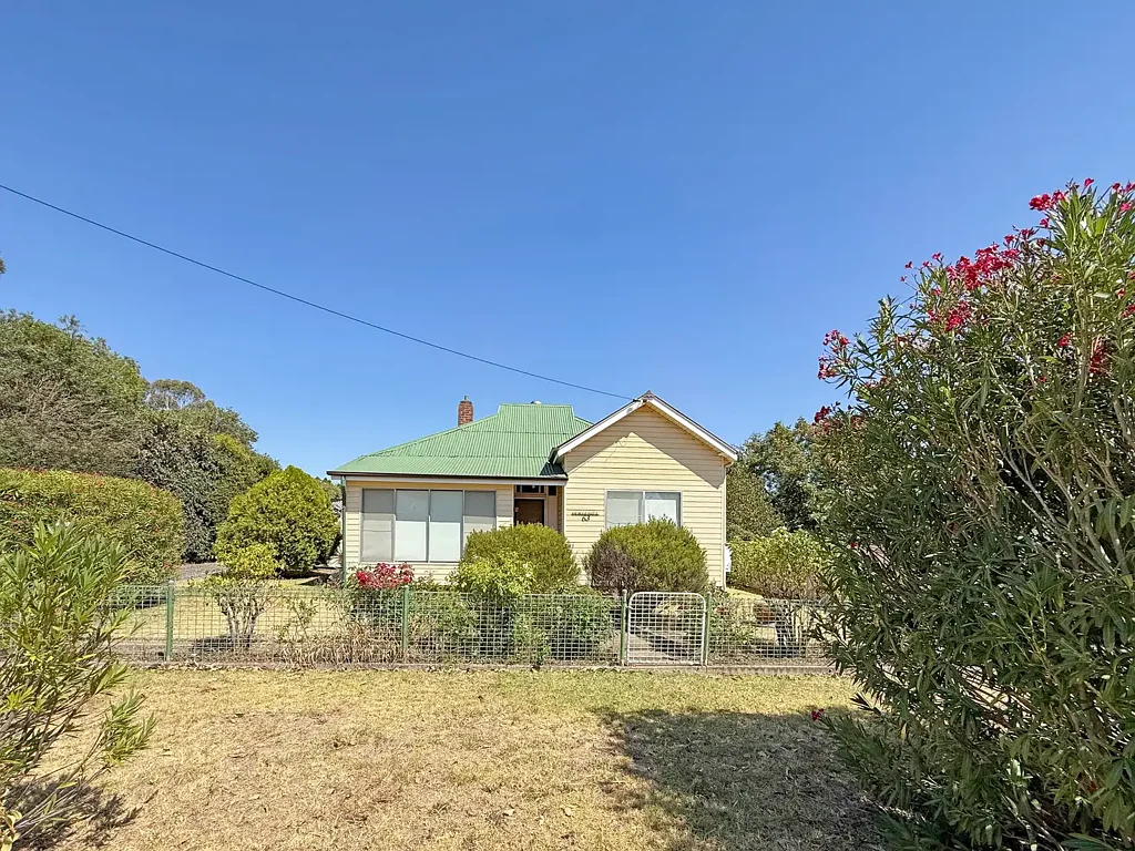 63 Binalong Street, Young, NSW 2594
