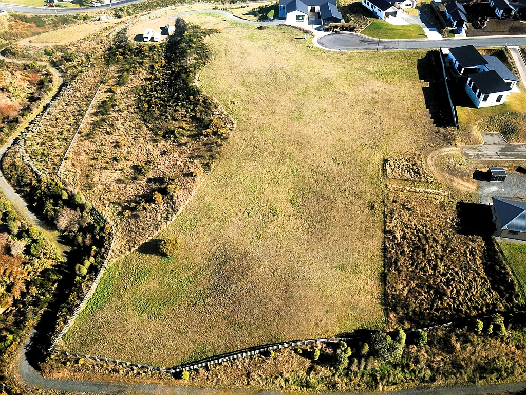 Balclutha Big views - develop, build or landbank