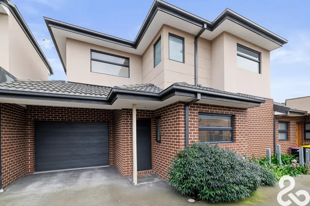Modern Townhome For Lease