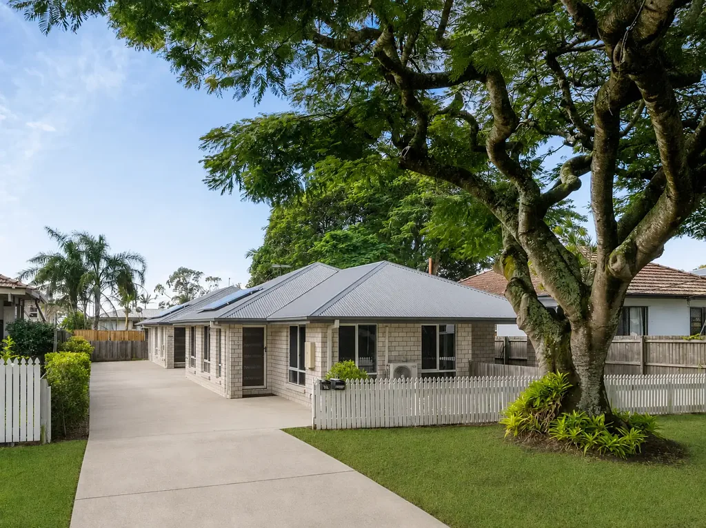 Redcliffe 3房 2020年建成 低维护家园 现代厨房石材台面 主卧套间浴室 太阳能降成本 位置绝佳生活便利 Modern Single Level Duplex with No Body Corporate