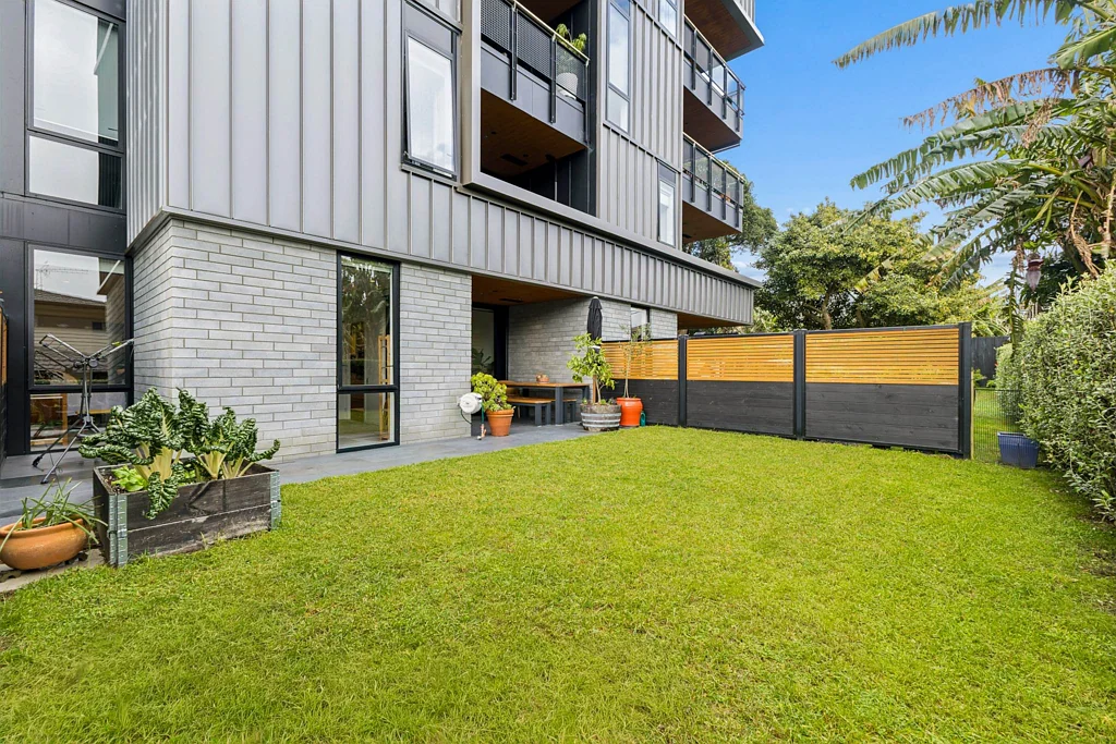 Onehunga 2房  Stylish, Easy-Care in Superb City-Fringe Location