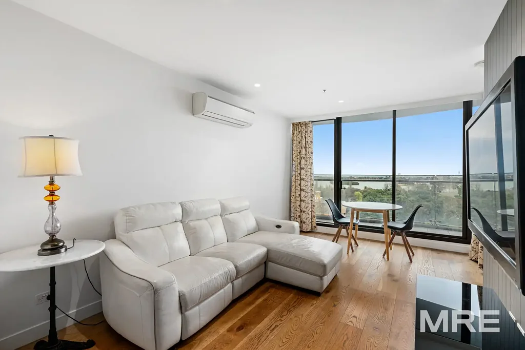 Picturesque bay views in the perfect location